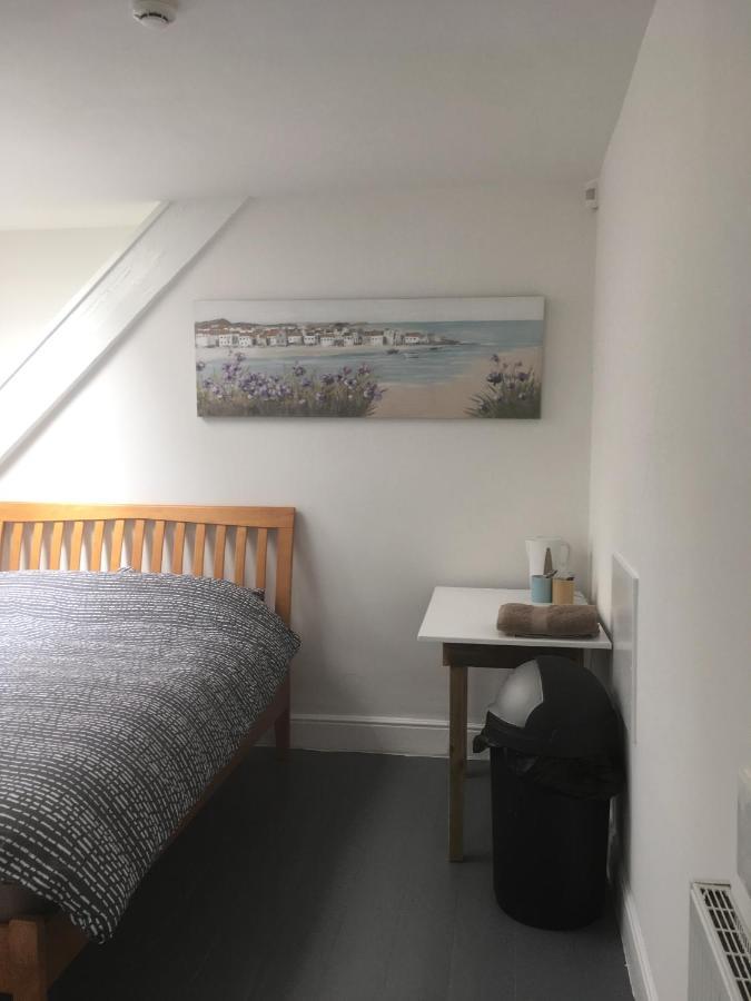 New Quay Palace Surf Lodge מראה חיצוני תמונה
