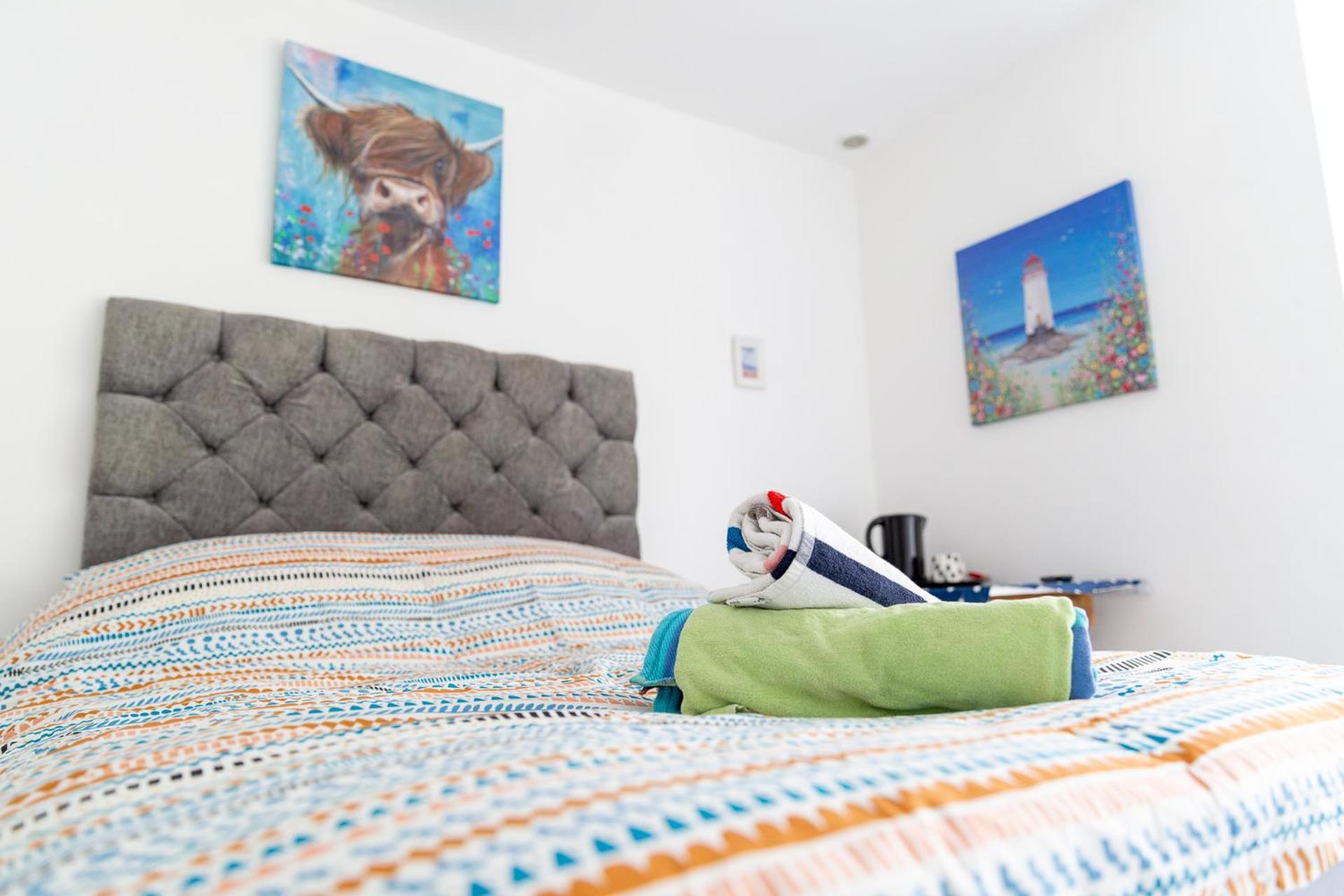 New Quay Palace Surf Lodge מראה חיצוני תמונה