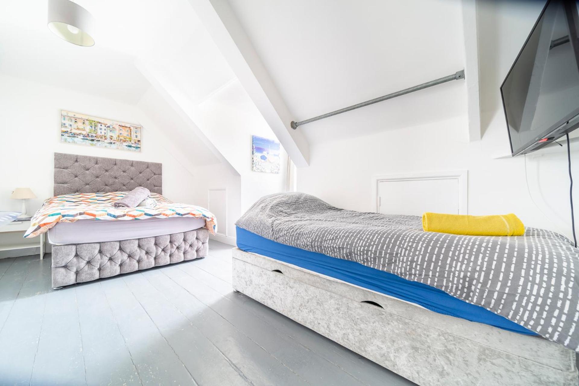 New Quay Palace Surf Lodge מראה חיצוני תמונה